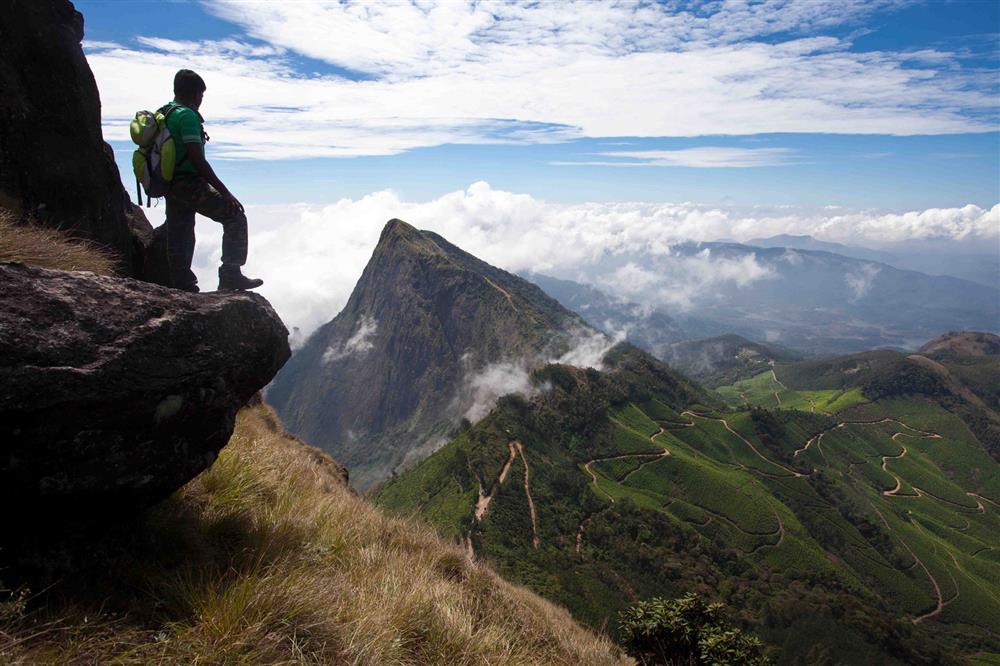 2 Nights / 3 Days (12 Persons)
Madurai - Munnar - Madurai